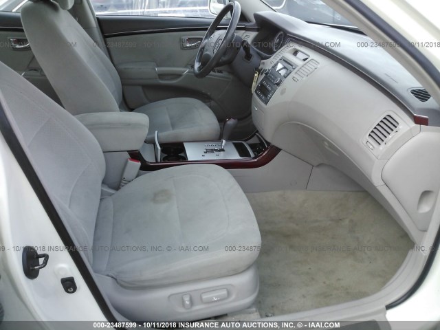 KMHFC46F96A136808 - 2006 HYUNDAI AZERA SE/LIMITED WHITE photo 5