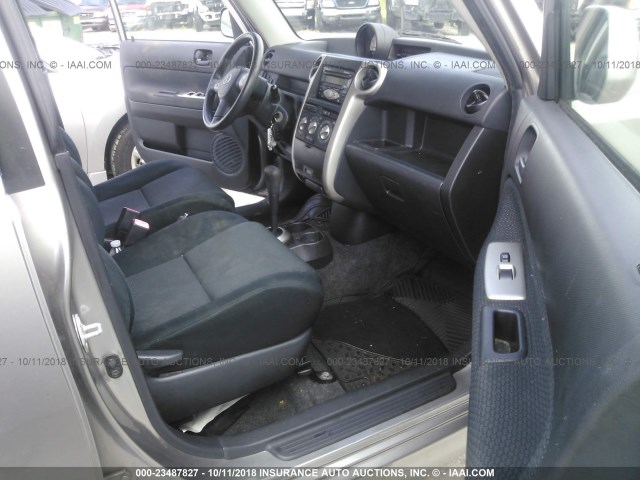 JTLKT324764121602 - 2006 TOYOTA SCION XB Gris foto 5