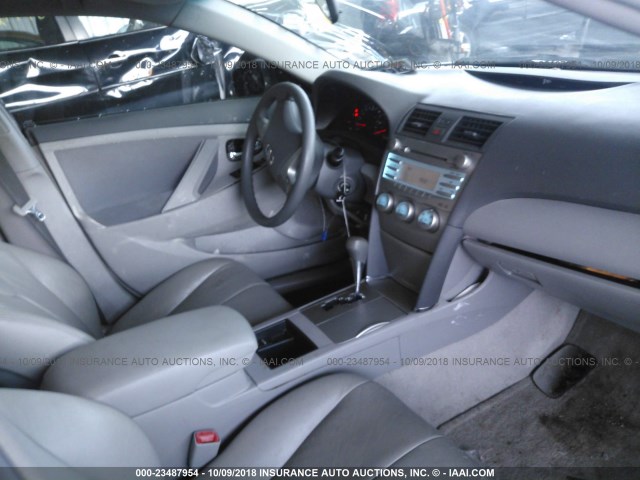 4T1BE46K09U411751 - 2009 TOYOTA CAMRY SE/LE/XLE GRAY photo 5