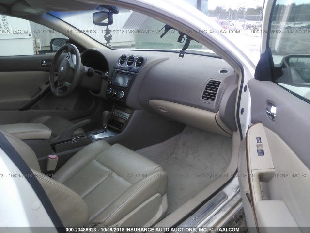 1N4BL24E78C106981 - 2008 NISSAN ALTIMA 3.5SE WHITE photo 5