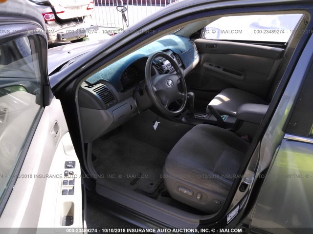 JTDBE32KX40293065 - 2004 TOYOTA CAMRY LE/XLE 金色 照片 5