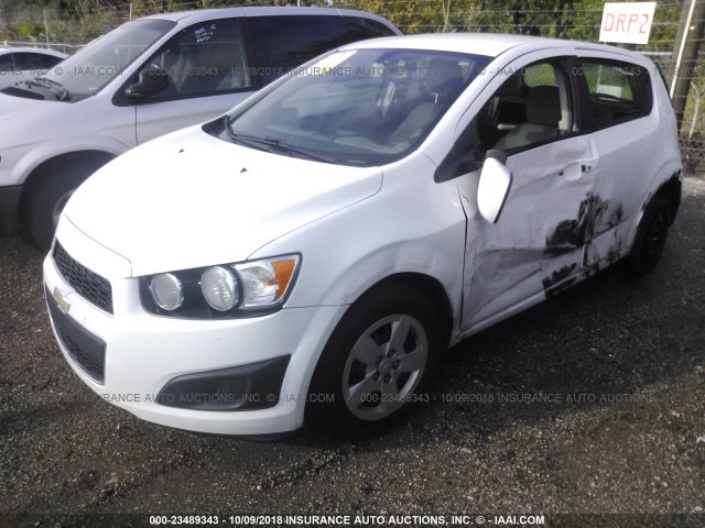 1G1JA6SH2E4185541 - 2014 CHEVROLET SONIC LS 白色 照片 2