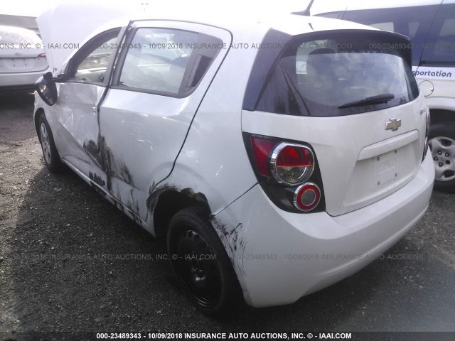 1G1JA6SH2E4185541 - 2014 CHEVROLET SONIC LS 白色 照片 3