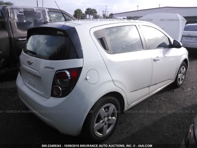 1G1JA6SH2E4185541 - 2014 CHEVROLET SONIC LS 白色 照片 4