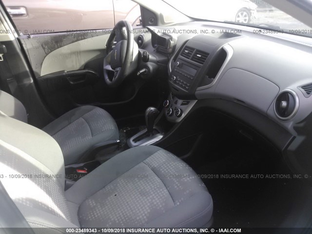 1G1JA6SH2E4185541 - 2014 CHEVROLET SONIC LS 白色 照片 5