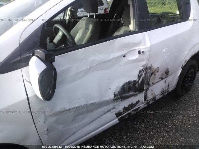 1G1JA6SH2E4185541 - 2014 CHEVROLET SONIC LS 白色 照片 6