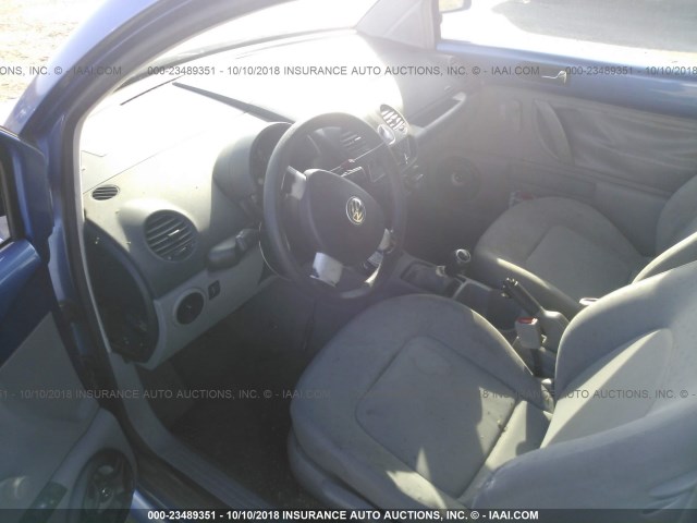 3VWBC21C2YM429831 - 2000 VOLKSWAGEN NEW BEETLE GL 蓝色 照片 5