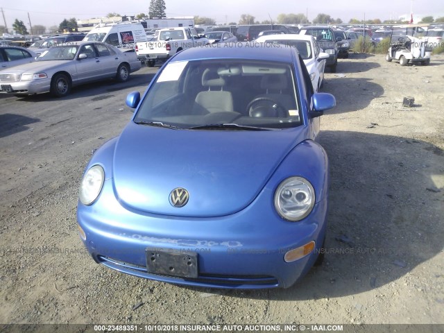 3VWBC21C2YM429831 - 2000 VOLKSWAGEN NEW BEETLE GL 蓝色 照片 6