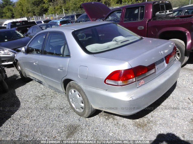 1HGCG16422A051782 - 2002 HONDA ACCORD LX SILVER photo 3