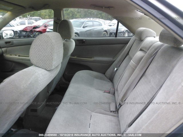 4T1BF32K52U541141 - 2002 TOYOTA CAMRY LE/XLE/SE GRAY photo 8