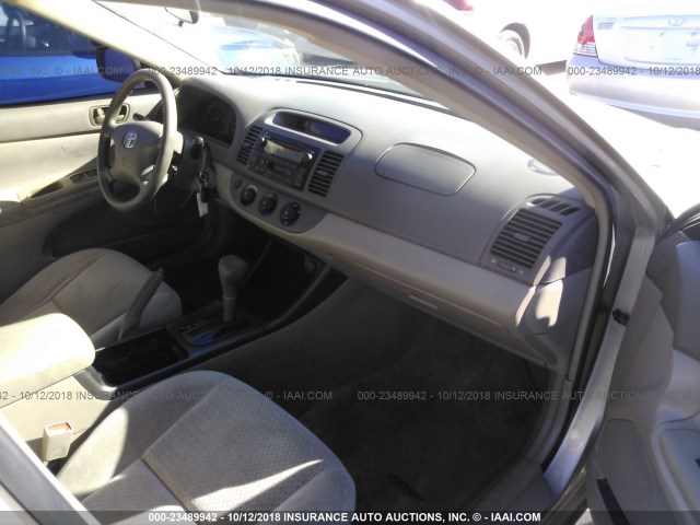 4T1BE32KX2U568001 - 2002 TOYOTA CAMRY LE/XLE/SE Champagne photo 5