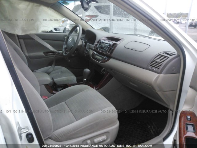 4T1BE30K36U710374 - 2006 TOYOTA CAMRY LE/XLE/SE WHITE photo 5