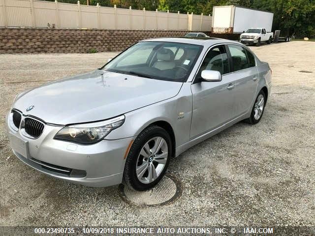 WBANV13569C156251 - 2009 BMW 528 XI SILVER photo 2