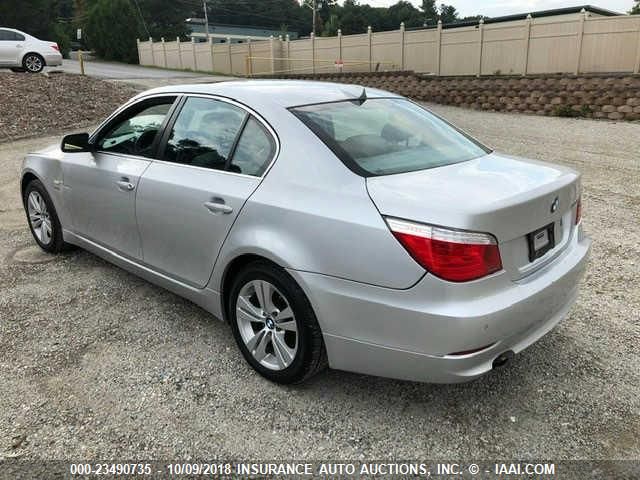 WBANV13569C156251 - 2009 BMW 528 XI SILVER photo 3