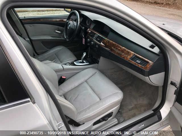 WBANV13569C156251 - 2009 BMW 528 XI SILVER photo 5