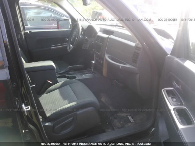 1J4PN3GK2BW513849 - 2011 JEEP LIBERTY RENEGADE BLACK photo 5