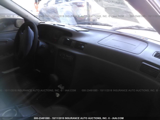 JT2BG22K8Y0416249 - 2000 TOYOTA CAMRY CE/LE/XLE 勃艮第红 照片 5