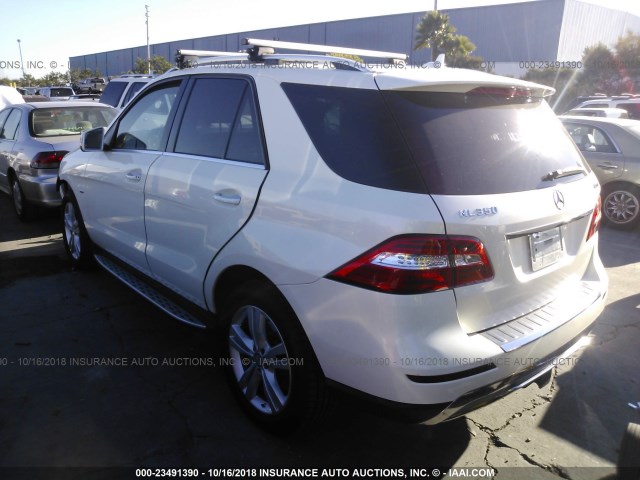 4JGDA5HB3CA096086 - 2012 MERCEDES-BENZ ML 350 4MATIC WHITE photo 3