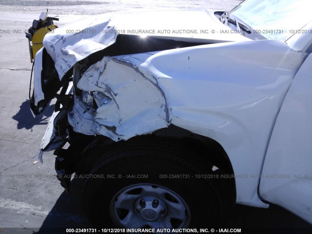 5TFSX5EN0HX051748 - 2017 TOYOTA TACOMA ACCESS CAB/SR/SR5 WHITE photo 6