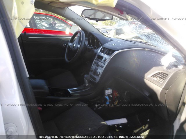 1G1ZC5EBXAF284122 - 2010 CHEVROLET MALIBU 1LT WHITE photo 5