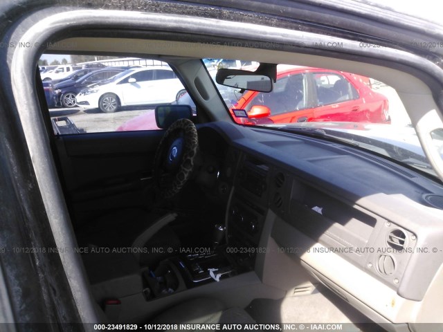 1J8HG48P27C671243 - 2007 JEEP COMMANDER BLACK photo 5