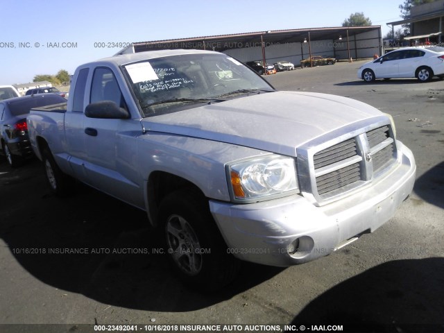 1D7HW42K47S196164 - 2007 DODGE DAKOTA SLT SILVER photo 1