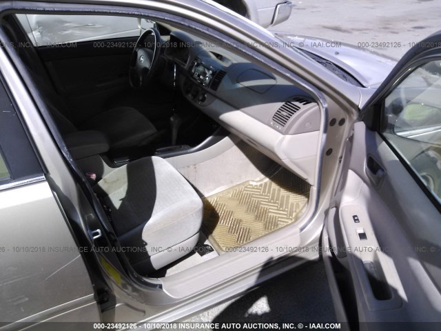 JTDBE30K240284766 - 2004 TOYOTA CAMRY LE/XLE GOLD photo 5
