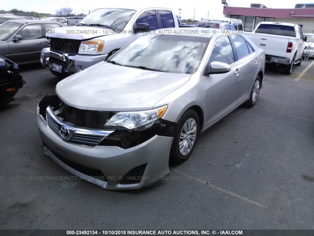 4T1BF1FK5DU711662 - 2013 TOYOTA CAMRY L/SE/LE/XLE ოქროსფერი ფოტო 2