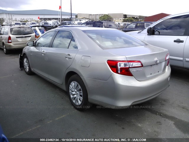 4T1BF1FK5DU711662 - 2013 TOYOTA CAMRY L/SE/LE/XLE ოქროსფერი ფოტო 3