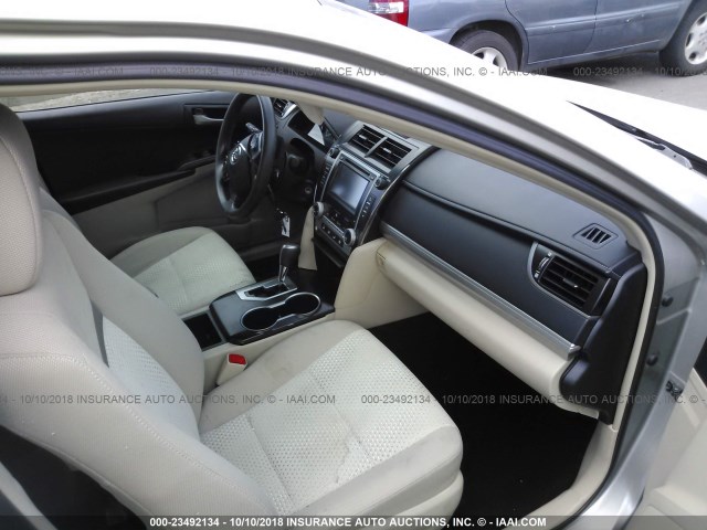 4T1BF1FK5DU711662 - 2013 TOYOTA CAMRY L/SE/LE/XLE ოქროსფერი ფოტო 5