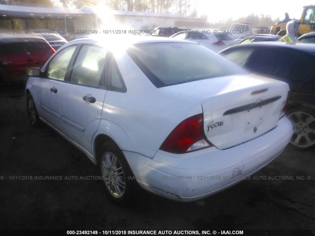 1FAFP3832YW291833 - 2000 FORD FOCUS ZTS WHITE photo 3