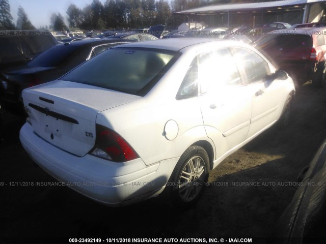 1FAFP3832YW291833 - 2000 FORD FOCUS ZTS WHITE photo 4