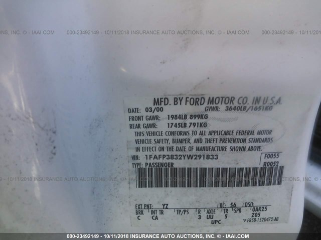 1FAFP3832YW291833 - 2000 FORD FOCUS ZTS WHITE photo 9