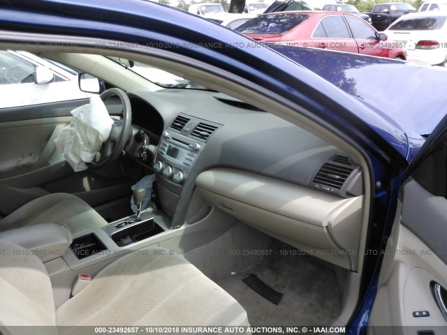 4T1BE46K69U392395 - 2009 TOYOTA CAMRY SE/LE/XLE BLUE photo 5