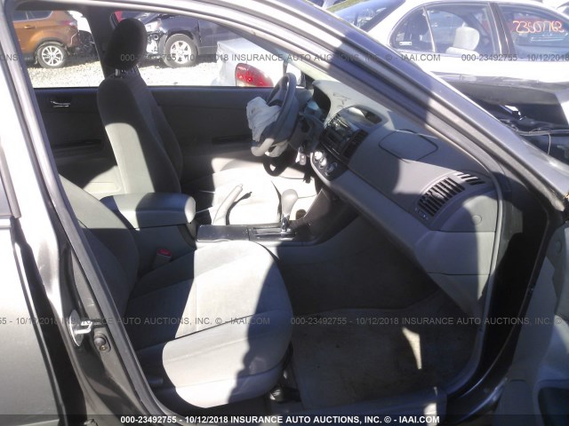 4T1BE32K95U631478 - 2005 TOYOTA CAMRY LE/XLE/SE Сұр фото 5