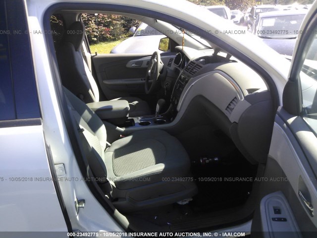 1GNLVEED1AS105151 - 2010 CHEVROLET TRAVERSE LS WHITE photo 5