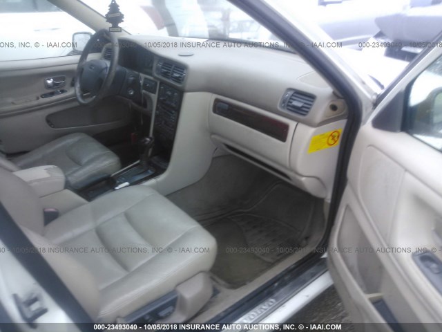 YV1LS56D9Y2641771 - 2000 VOLVO S70 GLT/SE WHITE photo 5