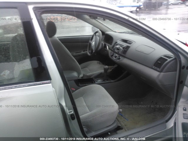 JTDBE32K330169511 - 2003 TOYOTA CAMRY LE/XLE Бежевый фото 5
