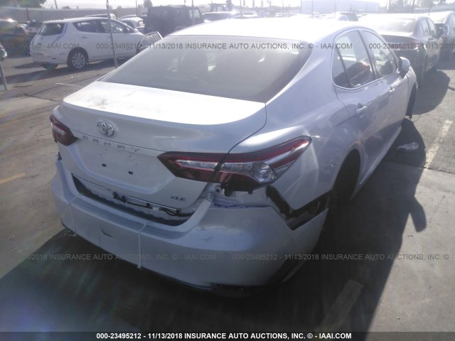 4T1B11HK3JU034943 - 2018 TOYOTA CAMRY L/LE/XLE/SE/XSE WHITE photo 4