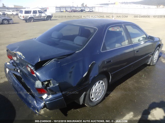 JT2BG22K1V0020725 - 1997 TOYOTA CAMRY LE/XLE BLUE photo 4