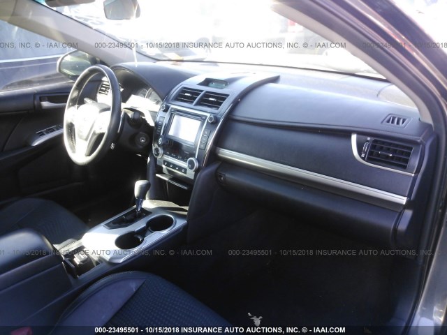 4T1BF1FKXDU243735 - 2013 TOYOTA CAMRY L/SE/LE/XLE Boz foto 5