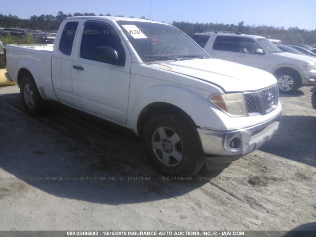 1N6AD06U45C440681 - 2005 NISSAN FRONTIER KING CAB LE/SE/OFF ROAD WHITE photo 1