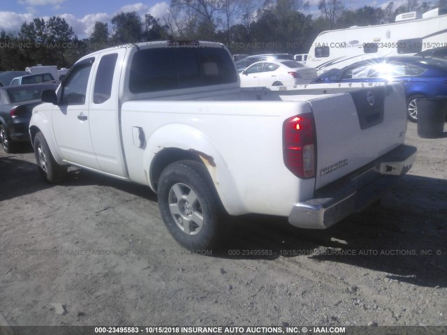 1N6AD06U45C440681 - 2005 NISSAN FRONTIER KING CAB LE/SE/OFF ROAD WHITE photo 3