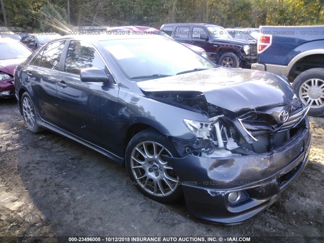 4T1BF3EK0BU135599 - 2011 TOYOTA CAMRY SE/LE/XLE GRAY photo 1