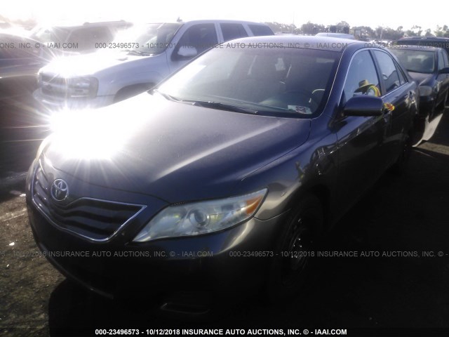 4T4BF3EK3BR198007 - 2011 TOYOTA CAMRY SE/LE/XLE GRAY photo 2