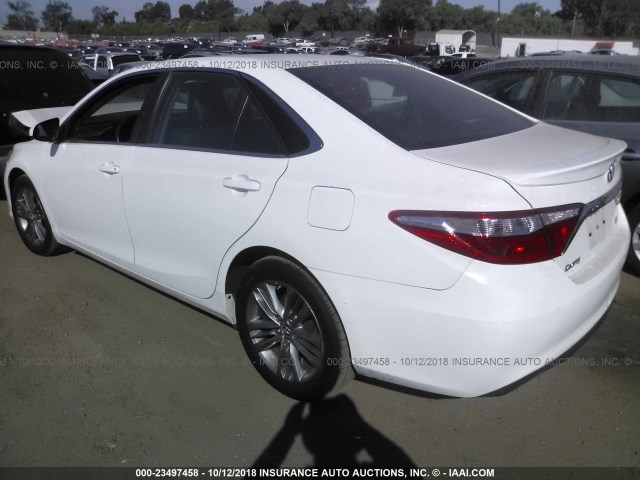 4T1BF1FK2FU013996 - 2015 TOYOTA CAMRY LE/XLE/SE/XSE WHITE photo 3