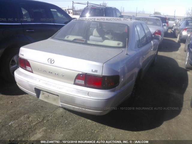 4T1BG12K8TU788463 - 1996 TOYOTA CAMRY DX/LE/XLE BURGUNDY photo 4