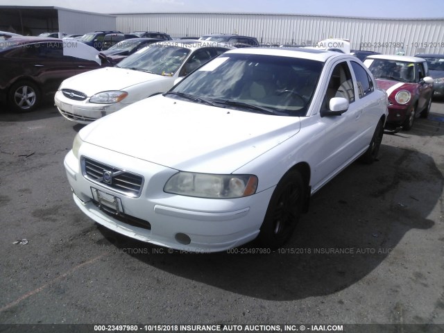 YV1RS592772603054 - 2007 VOLVO S60 2.5T WHITE photo 2