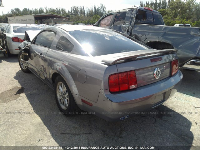 1ZVHT80N865111425 - 2006 FORD MUSTANG GRAY photo 3