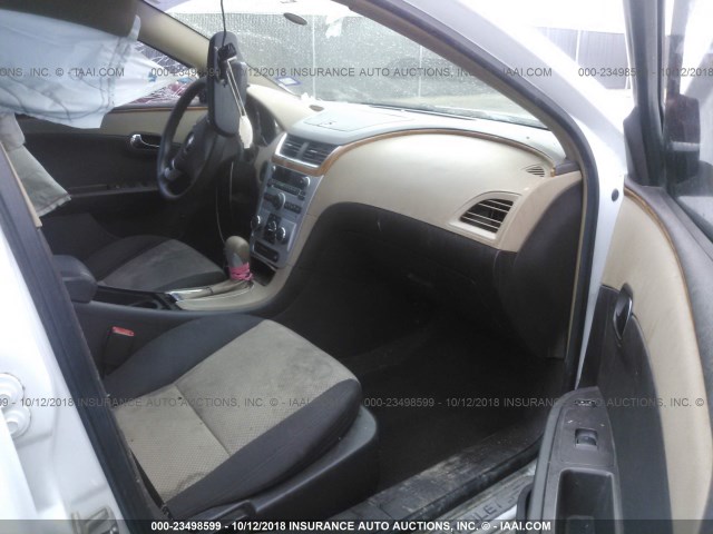 1G1ZH57B59F231726 - 2009 CHEVROLET MALIBU 1LT WHITE photo 5